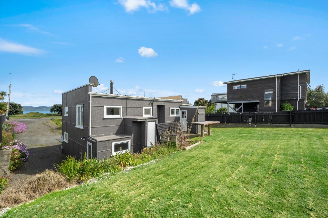 The Green Trout - Paraparaumu Beach Holiday Home Экстерьер фото