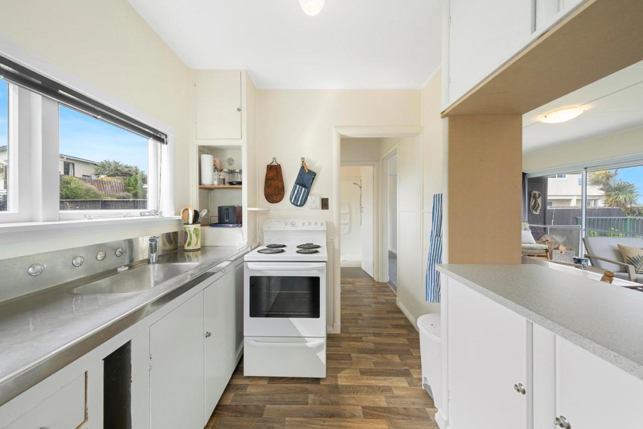 The Green Trout - Paraparaumu Beach Holiday Home Экстерьер фото